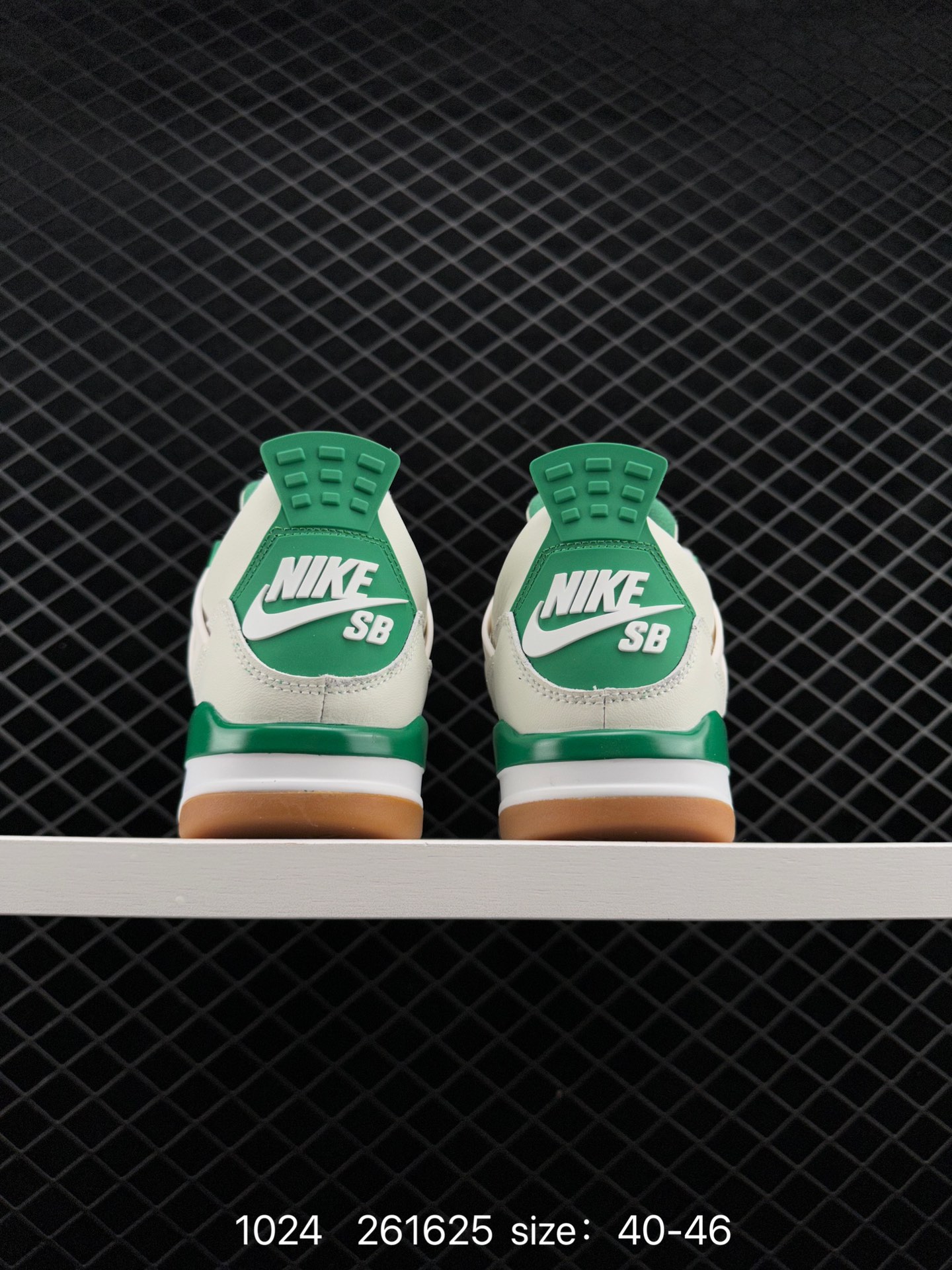 Nike SB x Air Jordan 4 Retro 